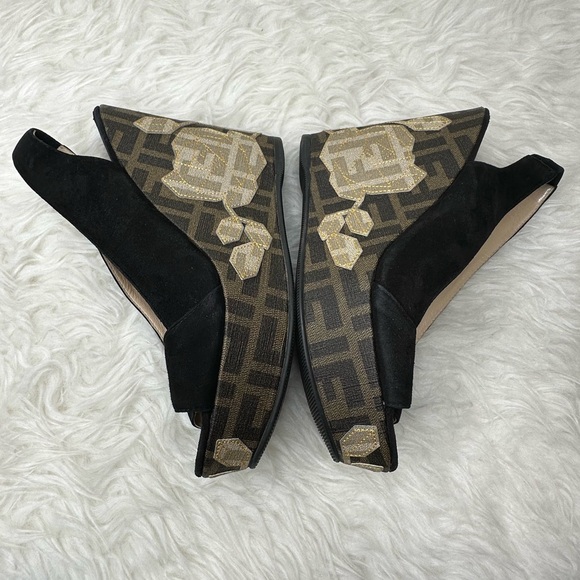 Fendi Women’s Suede Zucca Appliqued Wedge
Platform Slingback Sandals Size 39 - Picture 11 of 14